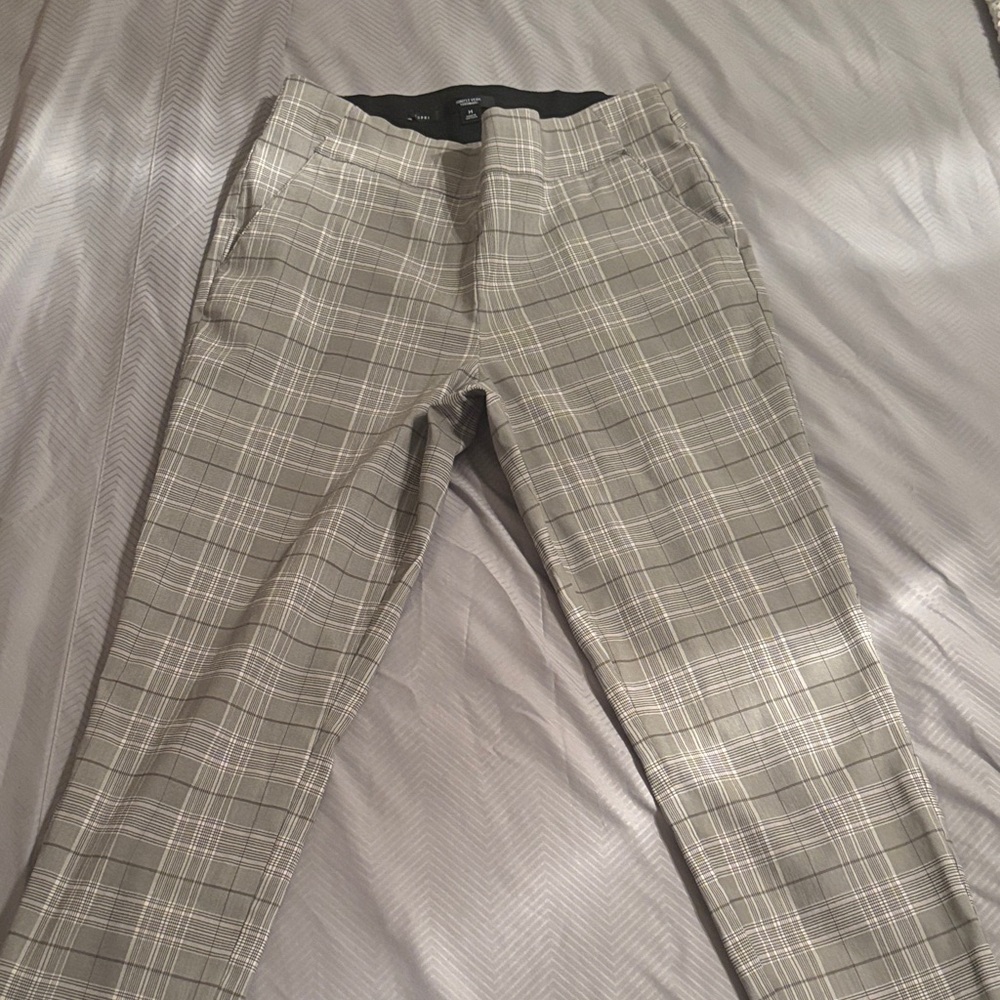Vera Wang Plaid Gray Capris